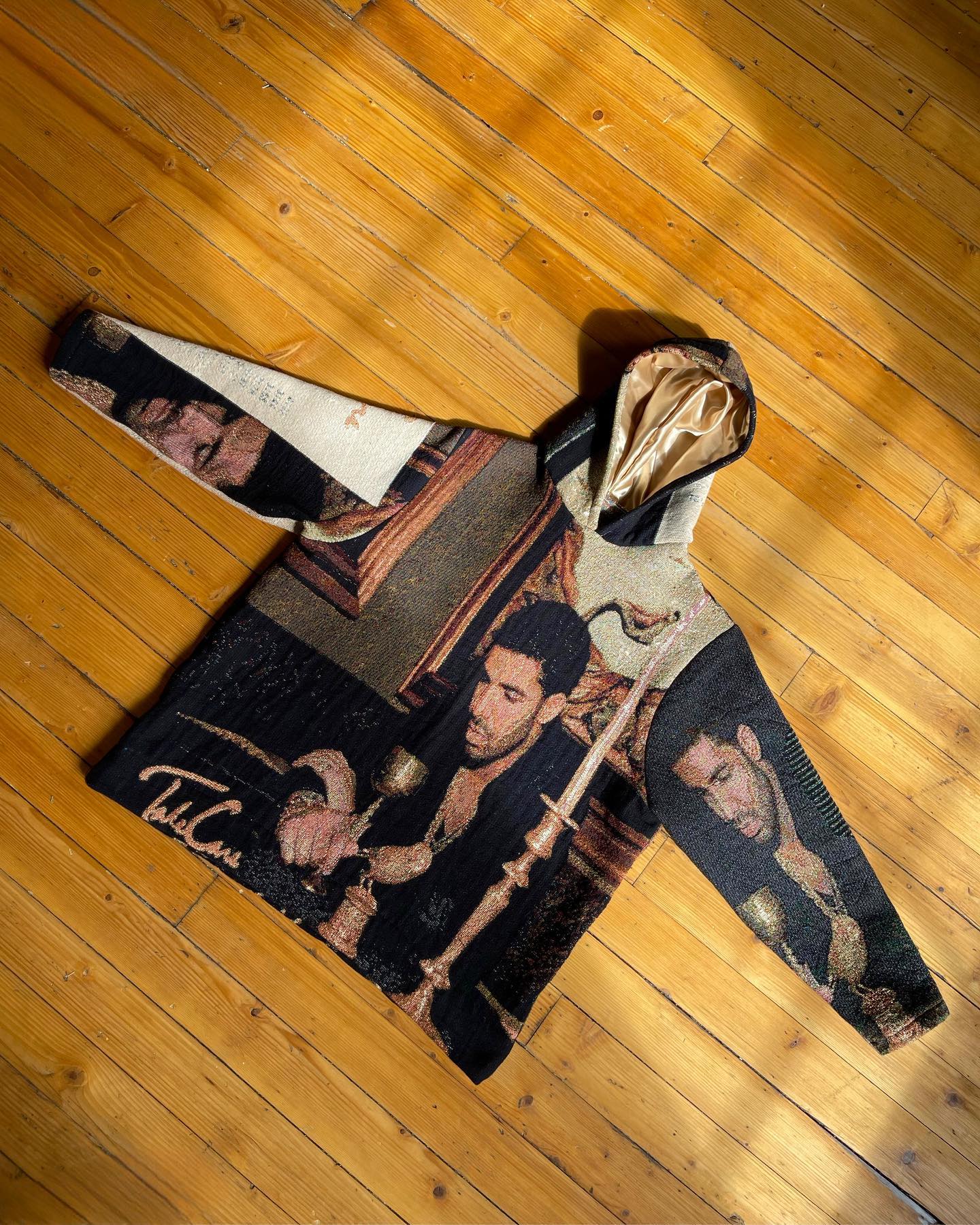 Retro Loose Tapestry Hoodie with Character Pattern